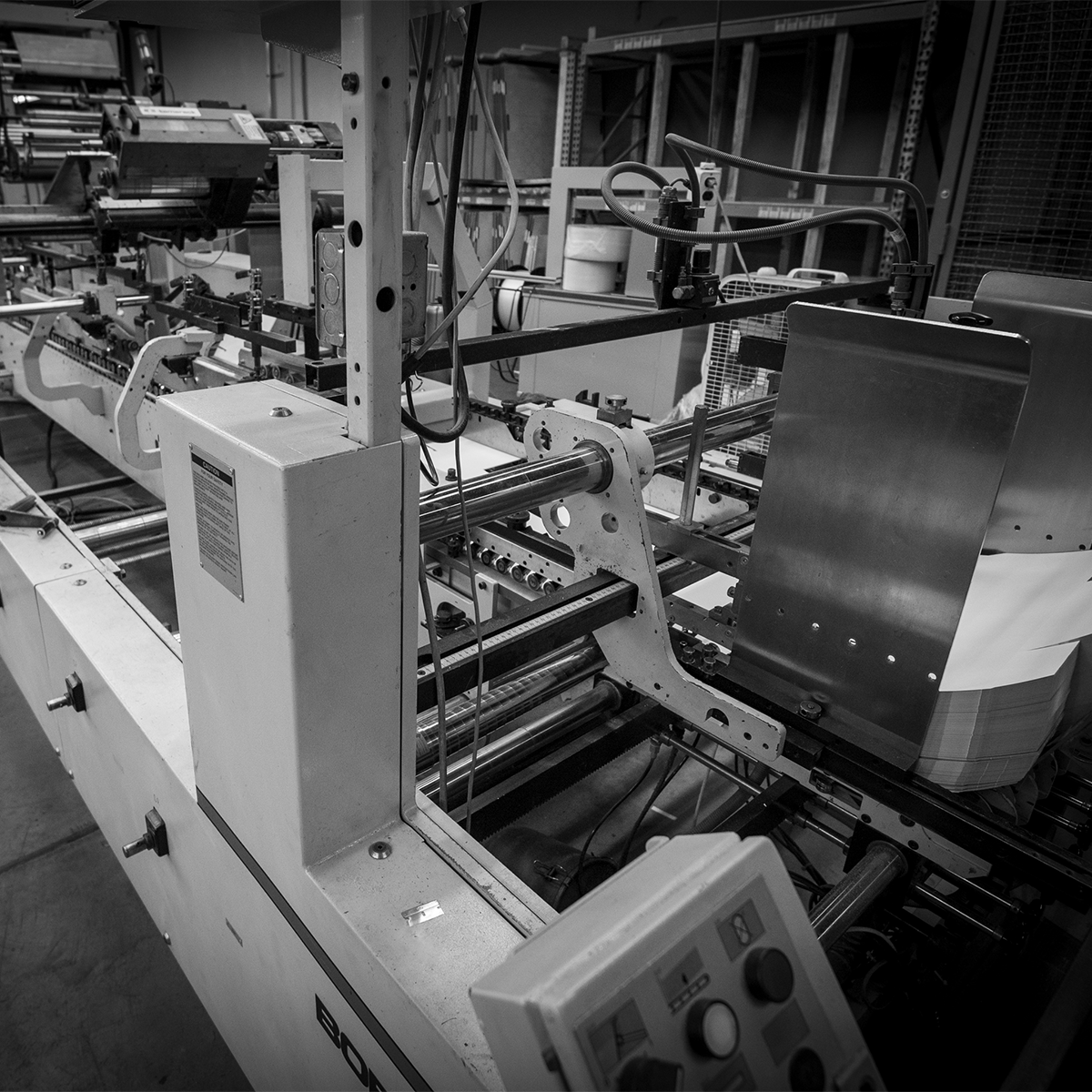 Folding/gluing operations, with custom right-angle folding/gluing capabilities